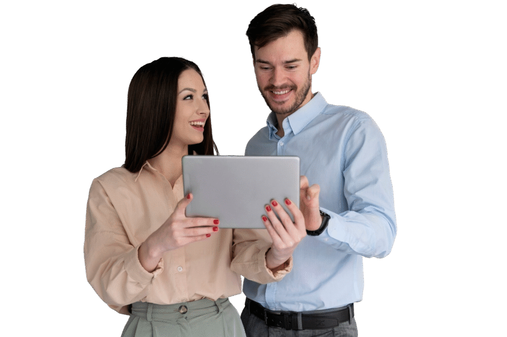 jovenes-empresarios-oficina-trabajando-tableta
